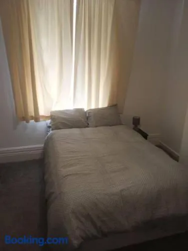Double-bed (E1) close to Burnley city centre - Image 1