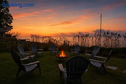 Lakefront Home in Madison - Private Beach - Image 1