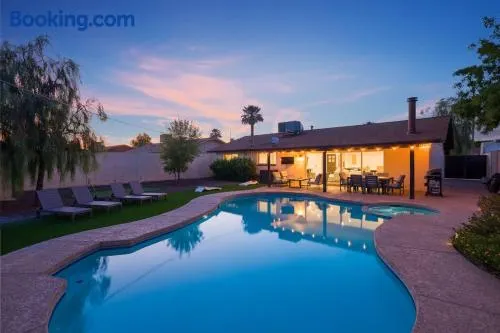 Sunkiss - Pool, Spa & Mini Golf - Mins to Old Town - Image 1