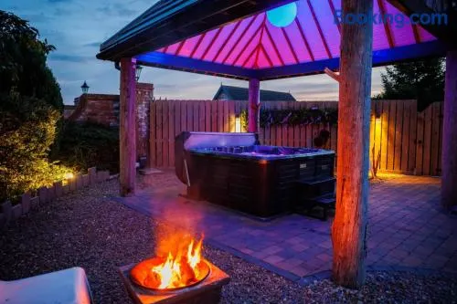 Lincoln Holiday Retreat Lodge with Private Hot Tub - Image 1