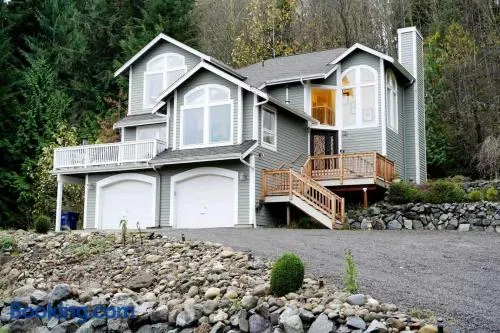 Large Estate Venue 2 hot tubs 2 treehouses - Image 1