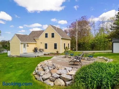 Puffins Perch, romantic waterfront Maine cottage - Image 1