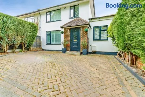 6 Copse View CR2 8HH - Image 1