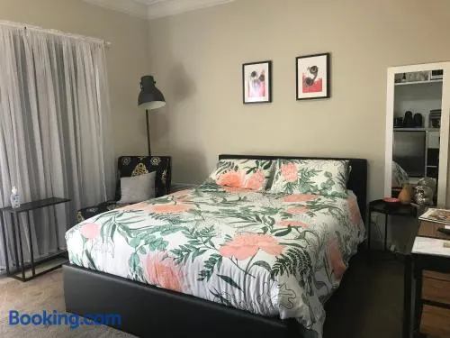 L'École Private Studio-Apartment by My Lodgingfy - Image 1