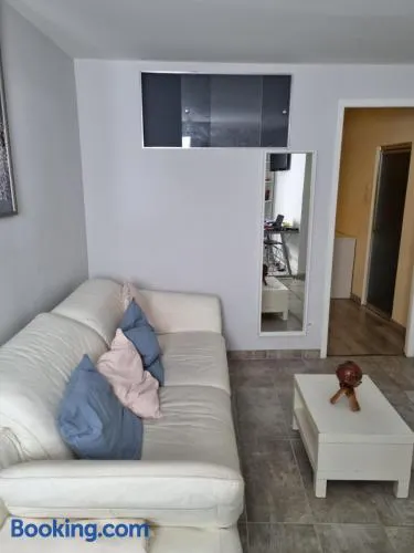T1 meublé - Image 1