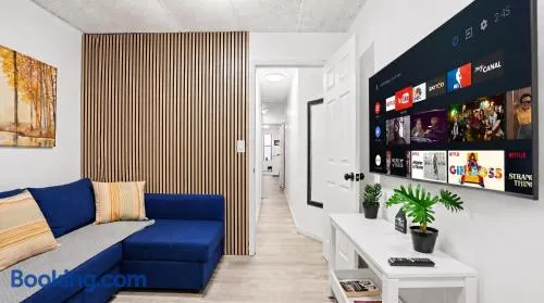 Elegant 3 Bedroom Unit in Lower Manhattan - Image 1