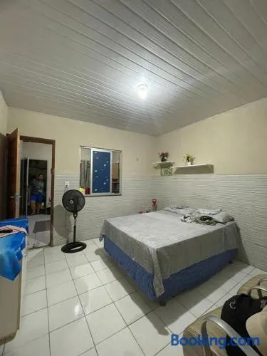 Kitnet mobiliado, confortável e bem localizado. - Image 1