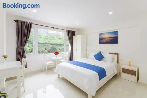 Thanh Downtown Hotel - Buoc Chan La Đen Cho Đem - Image 1