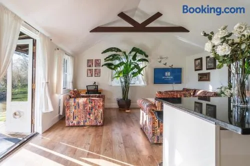 2 Chalets Sleeps 4 Peaceful Retreat - Image 1
