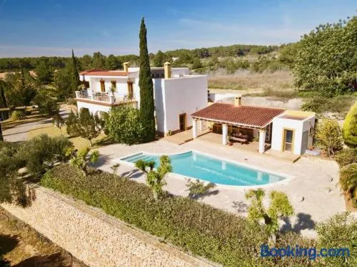 Villa Linda, ruime privé-villa met zwembad met prachtige tuin - Image 1