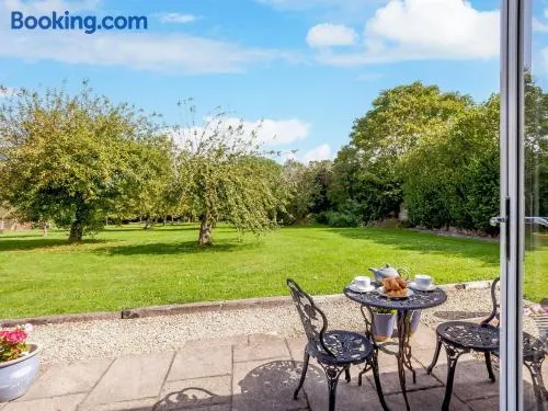 1 Bed in Wedmore oc-51338 - Image 1