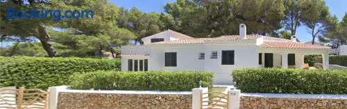 Villa familiale avec piscine, 7 min de la plage - Image 1