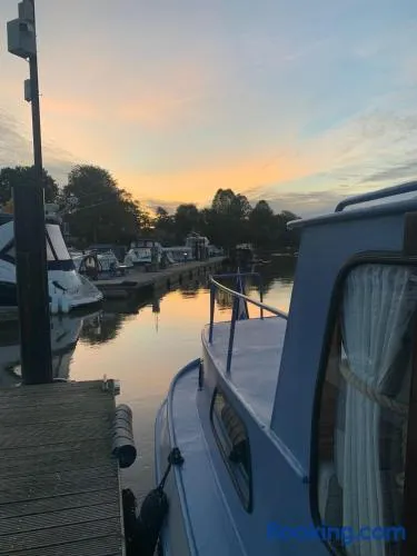 Stunning Classic Dutch Barge near Henley & Marlow - Image 1
