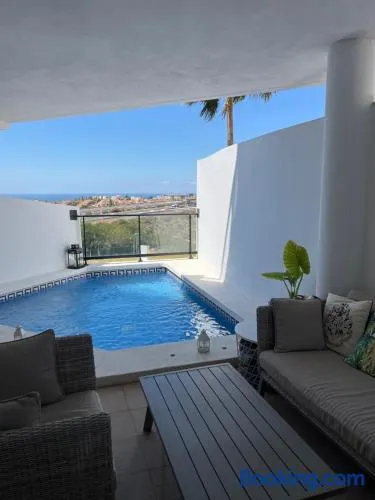 Hollywood POOL luxury - Image 1