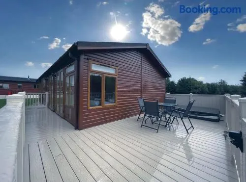 Chestnut Lodge With Hot Tub - Image 1