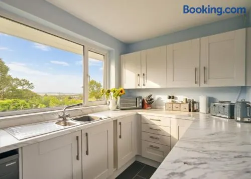 Sea Gem - large holiday cottage in Tenby with private parking - Image 1