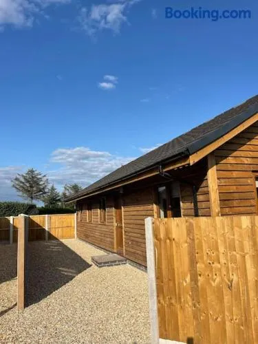 Weston pools Lodge with 6 Bedrooms - Image 1