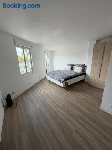 Studio neuf à Crosne - Image 1