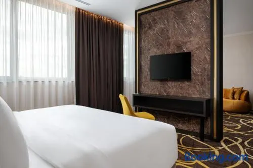 Card Hotel - Image 1