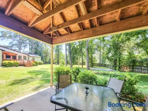 Spacious 4-Bedroom Home With Private Cottage Near Robins AFB - Image 1
