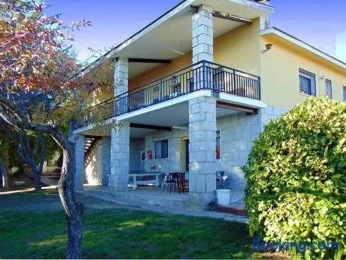 Casa para grupos grandes en Madrid - Image 1