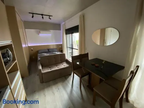 75 New studio w fast wifi, balcony, gym and movie screen - Image 1