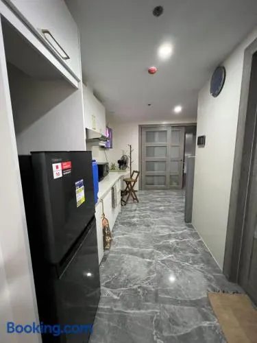 Unit 401, City Hub Condominium - Image 1