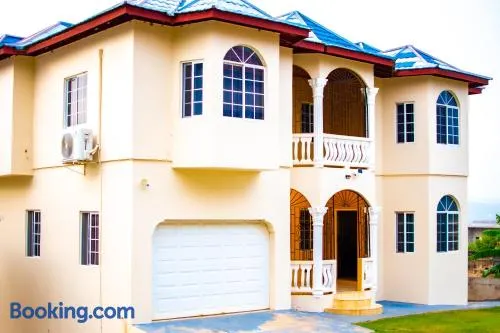 Comfortable 1 bedroom with bath - Image 1