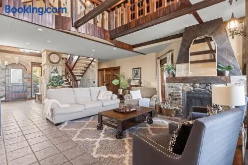 Country Escape - Acreage Home with Park - Image 1