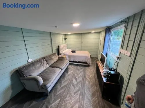 Cozy cabin independent ensuite - Image 1