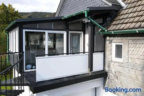Appartement de vacances adapté aux familles avec terrasse, barbecue et jardin | Vue rivière - Image 1