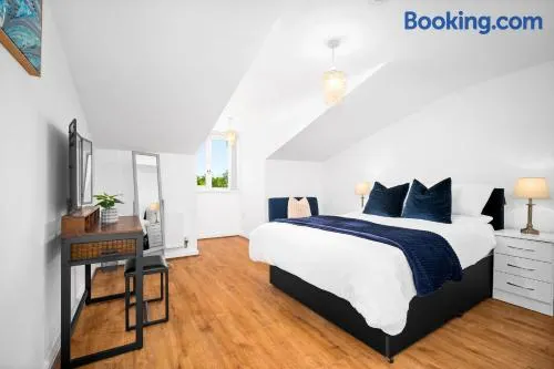 Providence Suites 1 Bedroom Sleeps 4 Perfect for Contractors and Families and Solo Travellers - Image 1