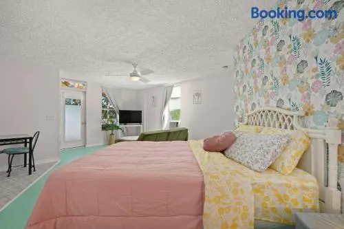 Sebring Circle Studio Stay- Postcard Mural Views - Image 1