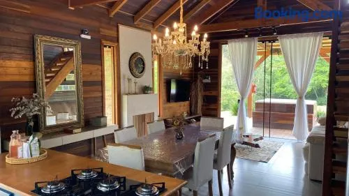 Refugio Vitoria - Cabana Privativa no Vale Europeu - Image 1