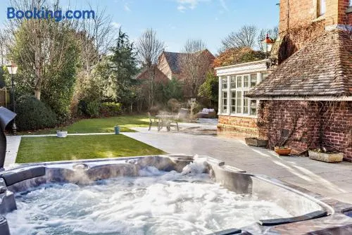 Luxury Detached House in Large Private Grounds, with Outdoor Jacuzzi and Sauna - Image 1