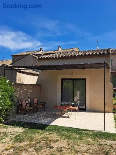Studio cosy avec terrasse et magnifique vue sur le Luberon - Image 1