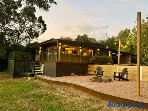 Stylish 2-Bed Home, Stunning View, Fire Pit, Festoon Lights, BBQ and walk to Pub - Image 1