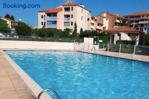 Studio with Balcony Pool & Parking - Image 1