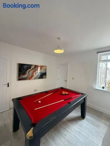 3 Bedroom House With Pool Table - Image 1