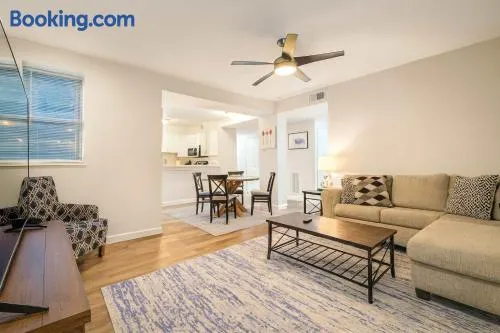 2BR w King Bed Pool Steps to Forest Park CWE - Image 1