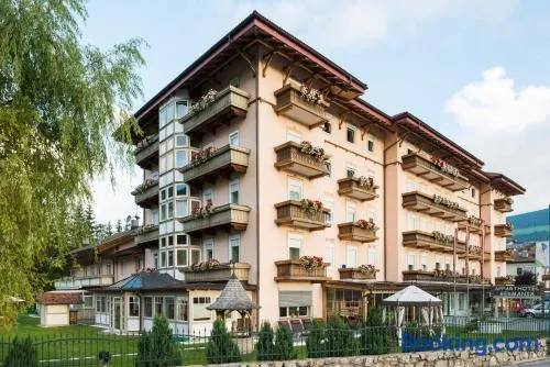 Apparthotel Germania Dobbiaco - Image 1