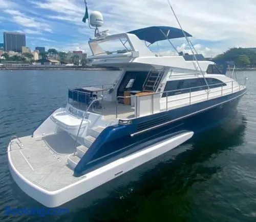 Iate de Luxo 20 pessoas com 5 horas de passeio - Image 1