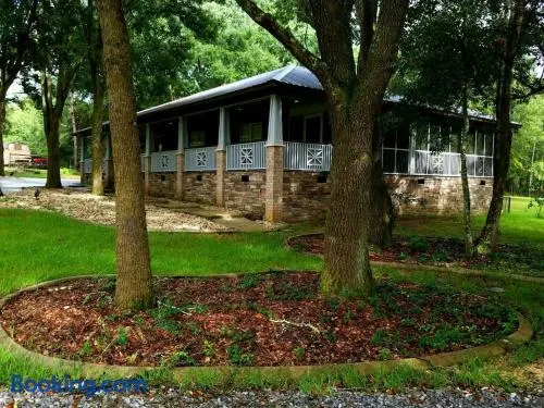 Charming Country Cabin with Self Check In - Image 1