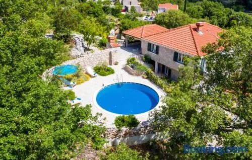 Villa Kate - outdoor pool, 4 bedrooms, free parking - Image 1