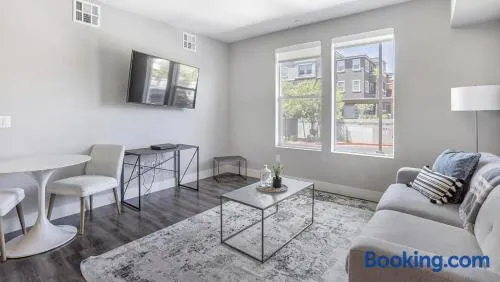 Landing - Modern Apartment with Amazing Amenities (ID4139) - Image 1