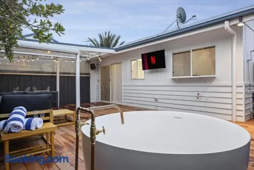 Coastal Cottage - 200m to Beach & Pet Friendly - Image 1