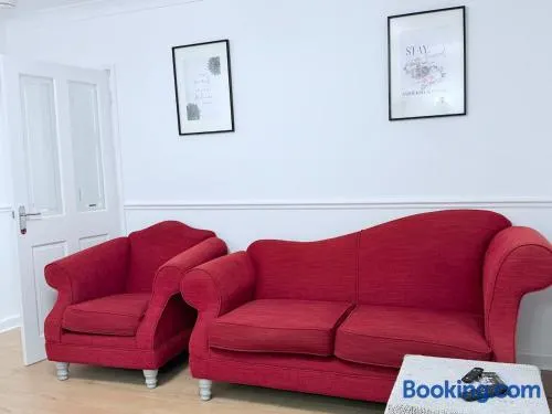 RF-Entire House-Central Scotland-Falkirk, Self-Check-in , Pet-friendly and with Parking - Image 1