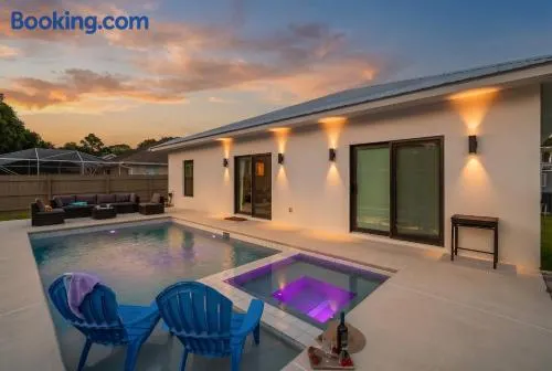 Spacious home private pool patio & bbq - Image 1