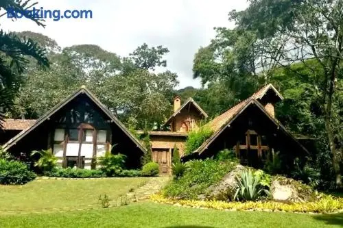 Casa com cachoeira e rio particular - Image 1