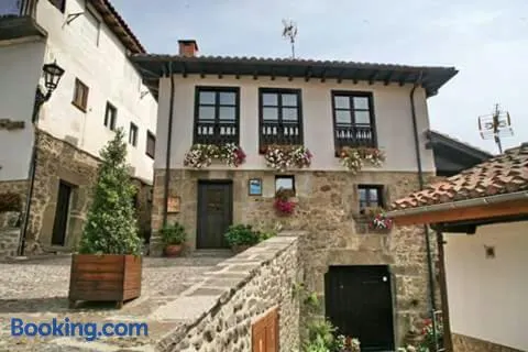 Apartamentos Casa de la Abuela - Image 1